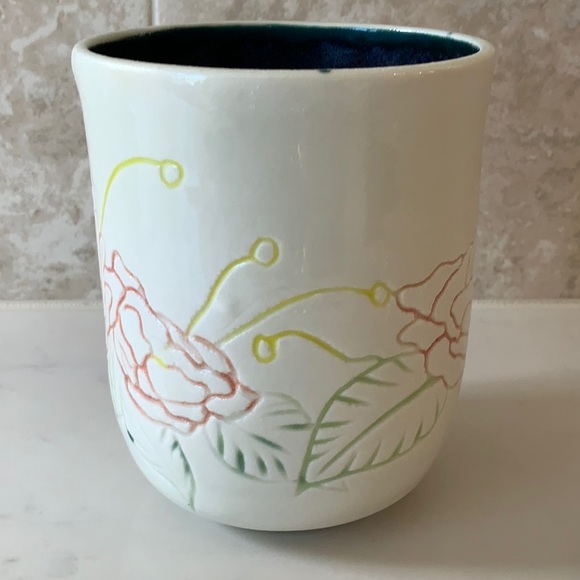 Line detail rose vase - Picture 4 of 6